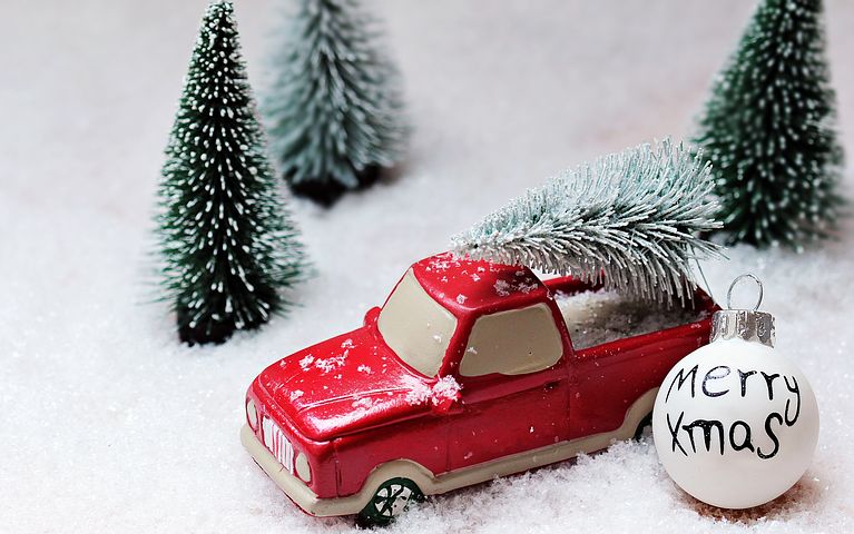 À Noël, Une Voiture Neuve Près Du Sapin ?