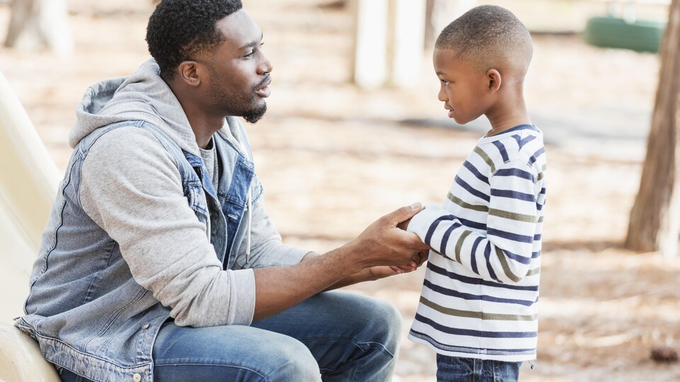 Papa Fils Enfant Famille Parent Discussion