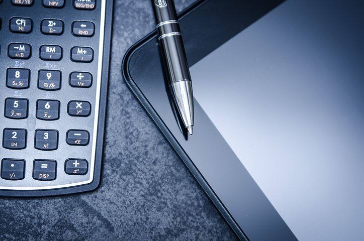 Frais bancaires : comment négocier efficacement avec votre banquier et réduire vos coûts ?