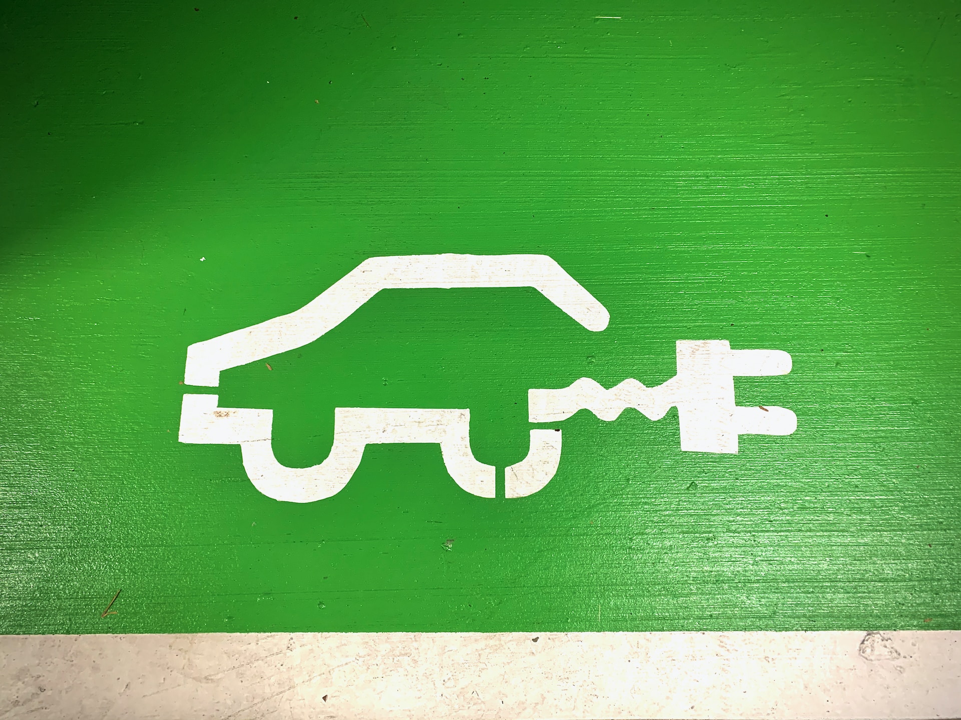 Voitures électriques neuves : bientôt non négociables ?